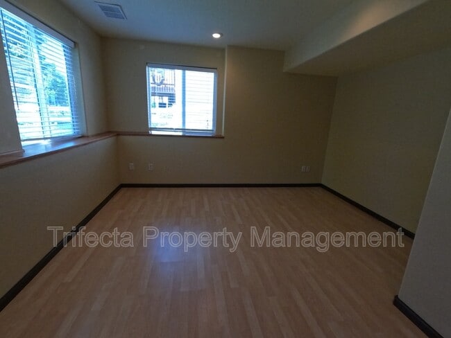 Building Photo - 2215 Harvest St