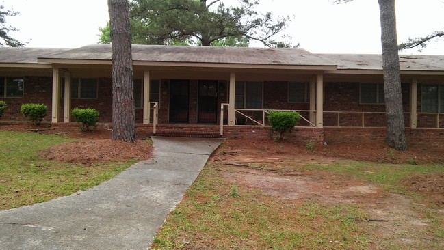 Building Photo - The Pines at Warner Robins