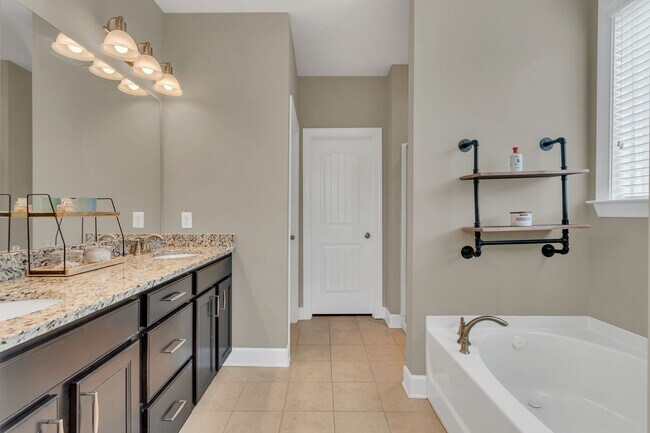 Building Photo - 1060 Harvey Springs Dr