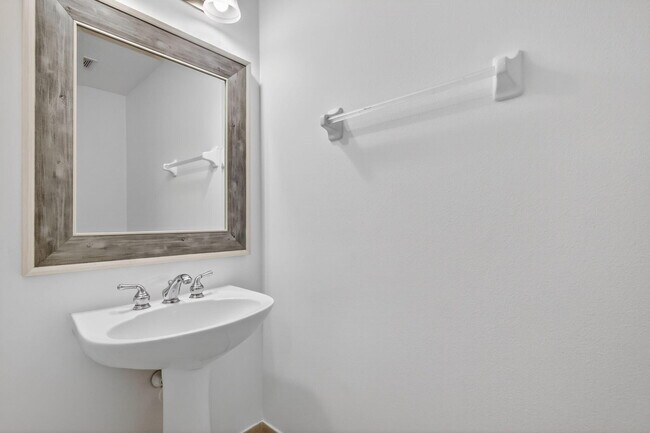 Building Photo - 16218 Sierra Palms Dr