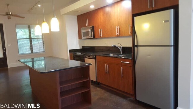 Building Photo - 210 Cody Ln
