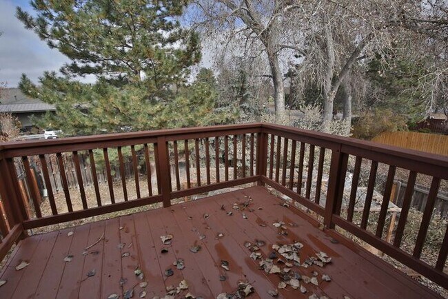 Building Photo - 3 Bedroom, 2.5 Bath Townhome