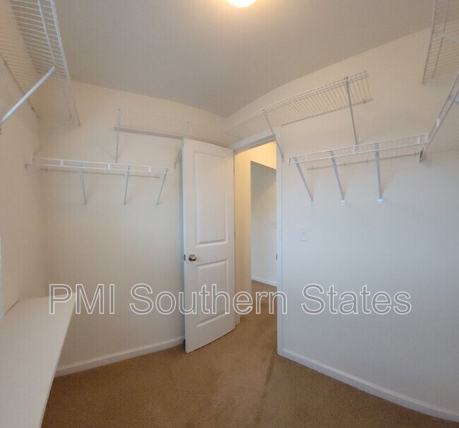 Building Photo - 31 Moorlyn Ln
