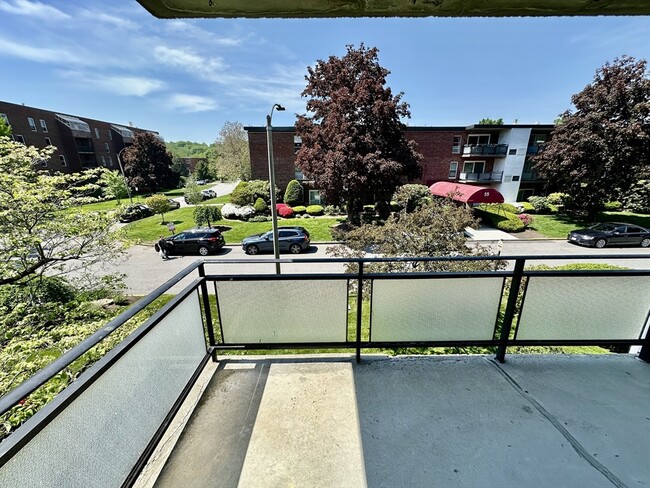 Building Photo - 44 Broadlawn Park