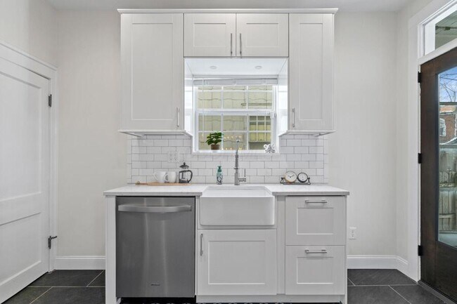 Building Photo - 1511 Hamlet St