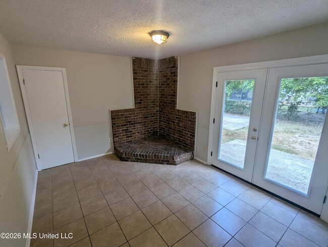 Building Photo - 6565 Hermitage Rd