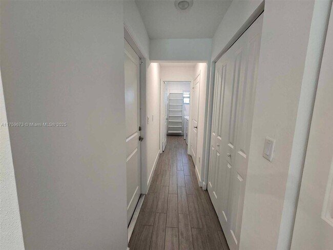Building Photo - 6001 Woods Edge Cir