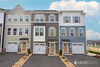 Building Photo - Spacious 4-Bed, 3.5-Bath with Garage!