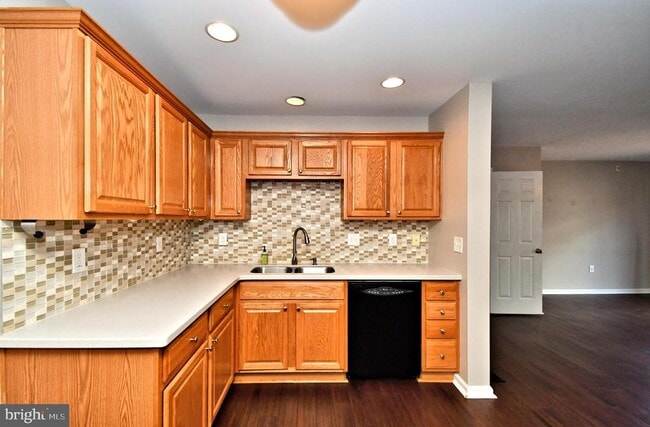 Building Photo - 1055 Balley Dr