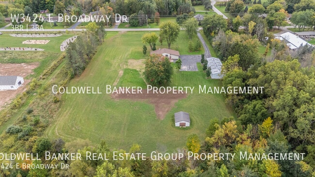 Building Photo - W3424 E Broadway Dr