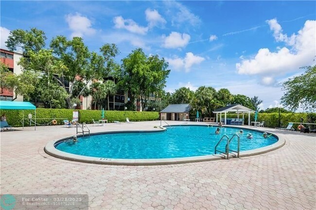 Building Photo - 2200 S Cypress Bend Dr