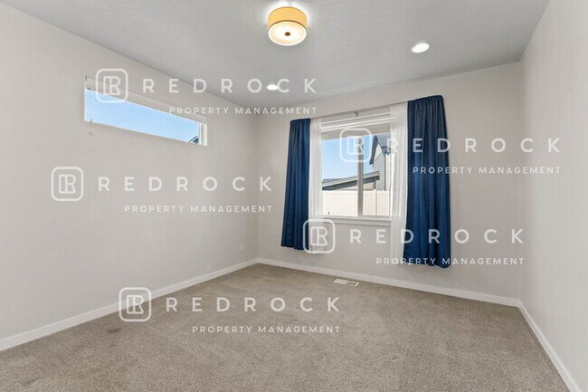 Building Photo - 1725 N Meyers Ct