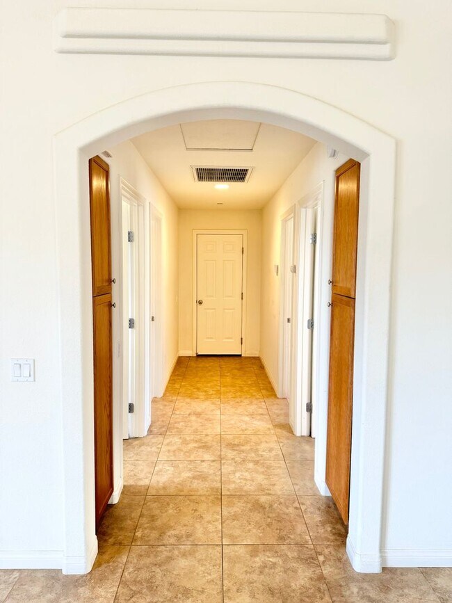 Building Photo - Huge 3 bed 2 bath Home In Storey Park Neig...