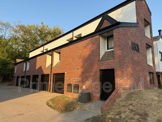 Building Photo - 1801 Ridgehaven Ct