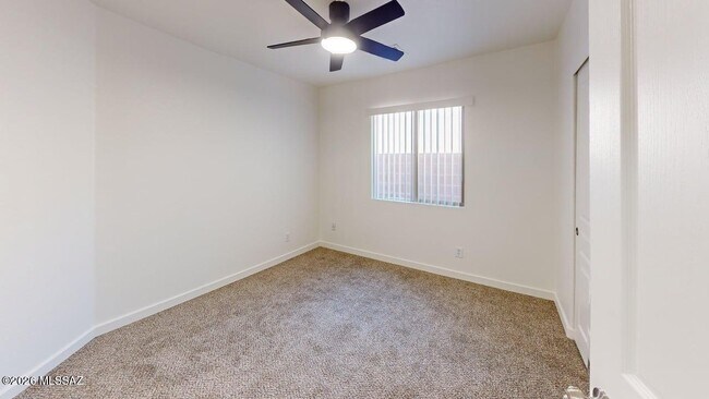Building Photo - 2574 W Southern Star Dr