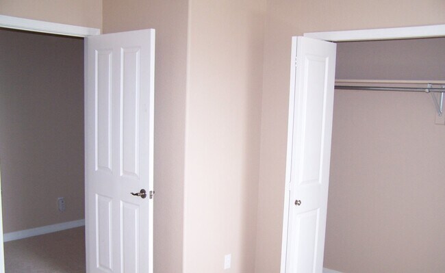 Building Photo - 2361 Craycroft Dr