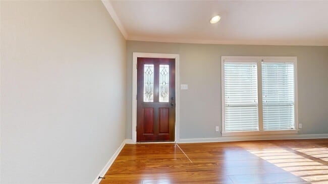 Building Photo - 317 Moody St