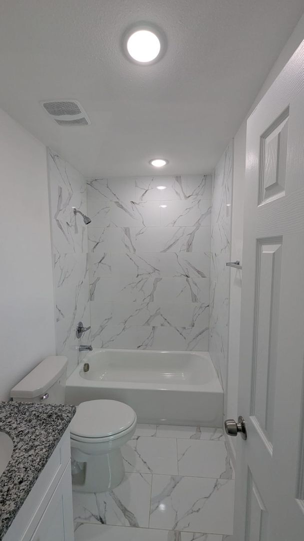 Building Photo - ? Modern 3-Bedroom Duplex with Open Layout ?