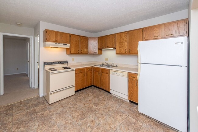 Building Photo - 2 Bedroom Condo Available