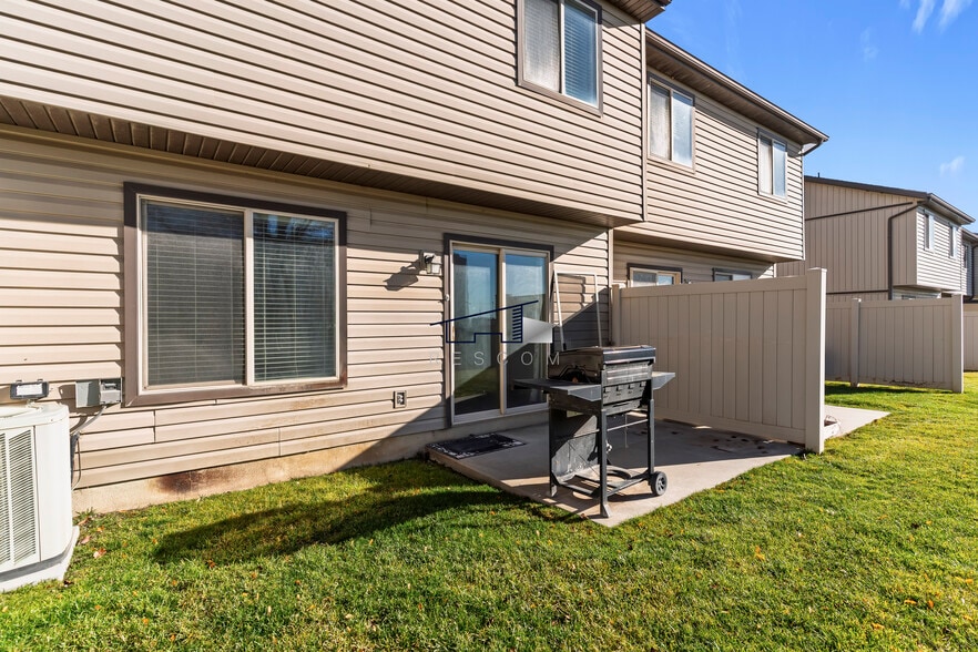 Building Photo - 1613 N 450 E