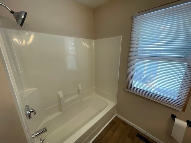 Building Photo - 1019 Grove St