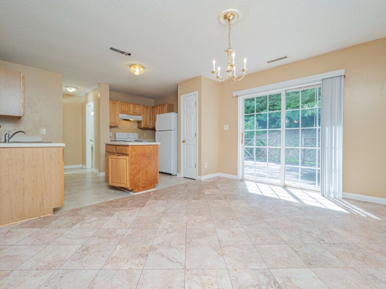 Building Photo - 4712 Silverdene St