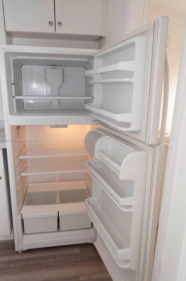 Building Photo - 6384 SW 31st St