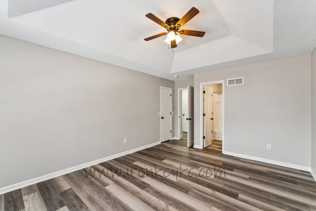 Building Photo - 6620 W 152nd St