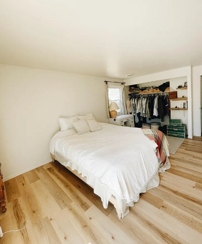 Building Photo - 4 bedroom house available SOON!