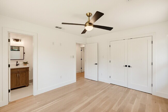 Building Photo - 6331 Linden Ln