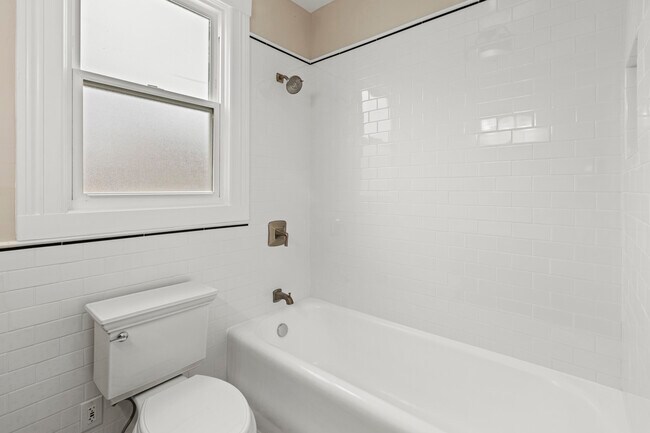 Building Photo - 81 Hoff St