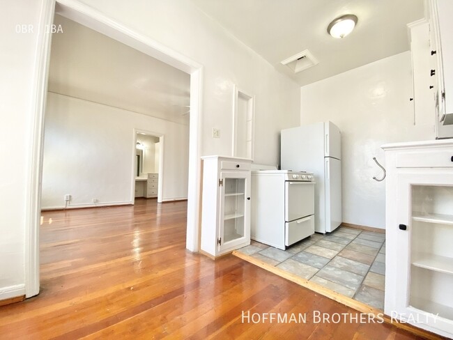 Building Photo - 610 S Dunsmuir Ave