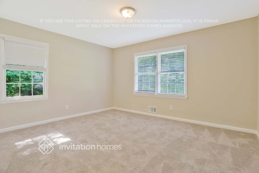 Building Photo - 1060 Canterbury Dr