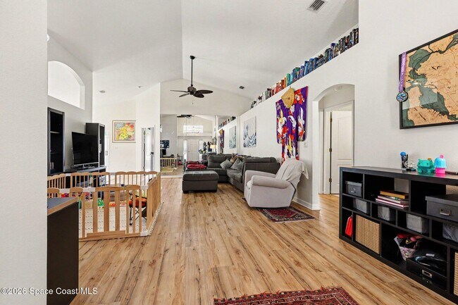 Building Photo - 1575 Sun Gazer Dr