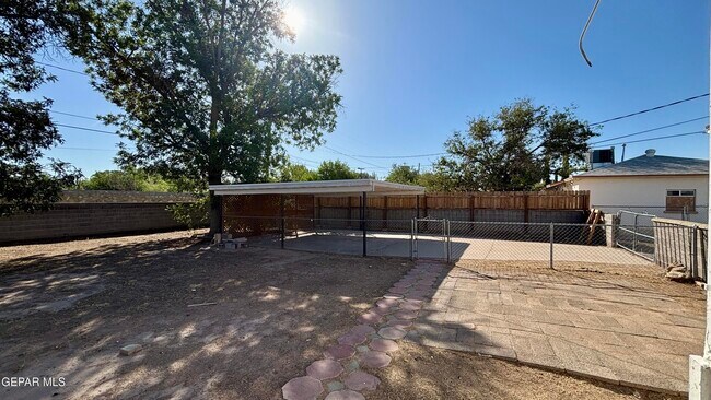 Building Photo - 8033 Carpenter Dr