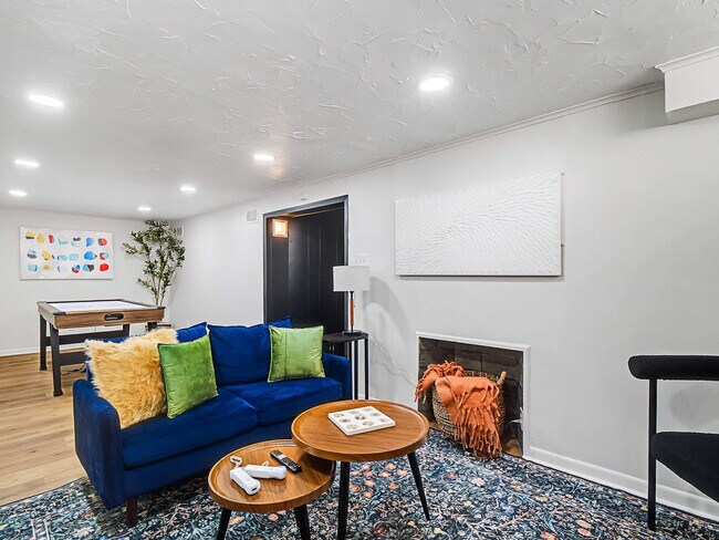 Building Photo - 5252 W 45th St