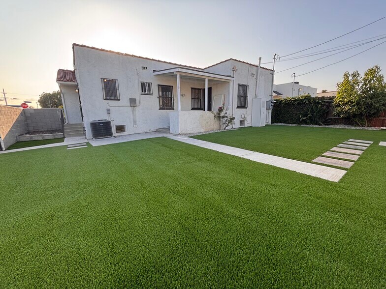 Building Photo - 7530 S Hobart Blvd