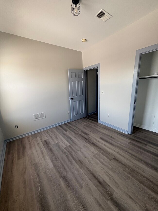 Building Photo - Soldoris