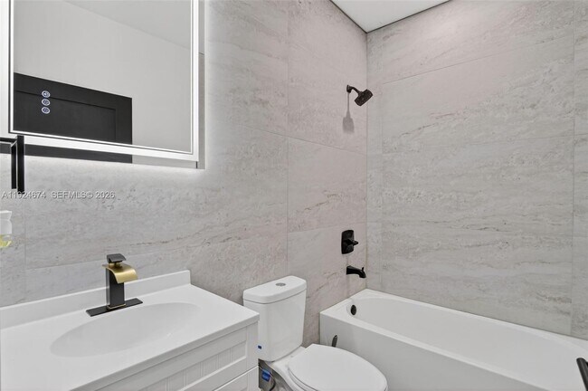 Building Photo - 710 Bedford Point Ave