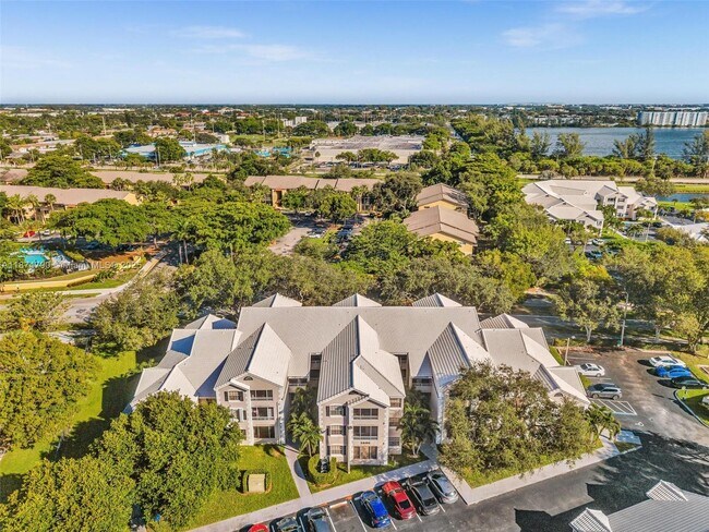 Building Photo - 2890 N Oakland Forest Dr