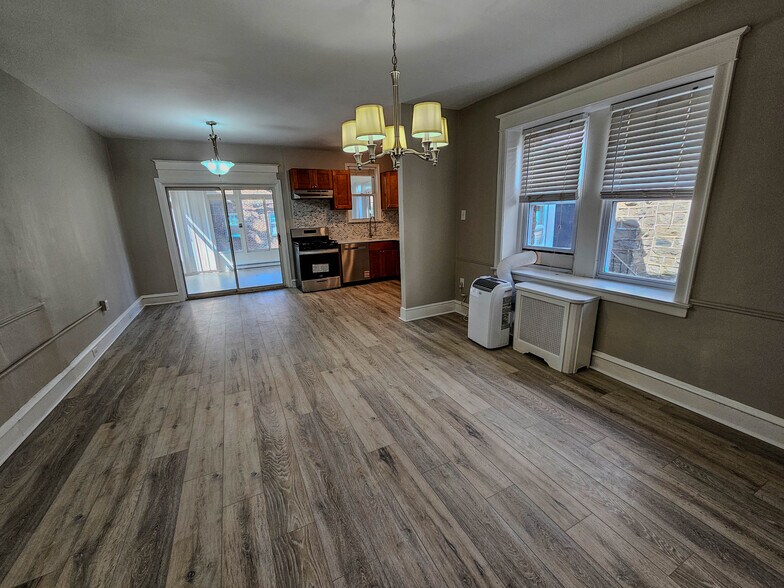 Building Photo - 740 Church Ln