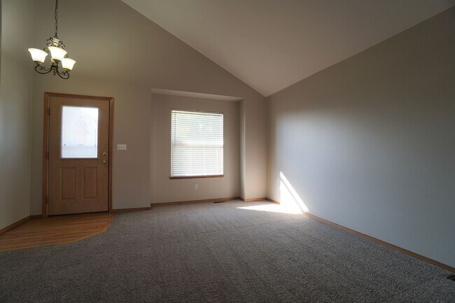 Building Photo - 1072 Scarlet Oak Dr