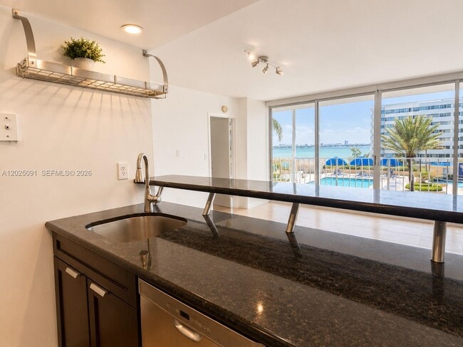 Building Photo - 7601 E Treasure Dr