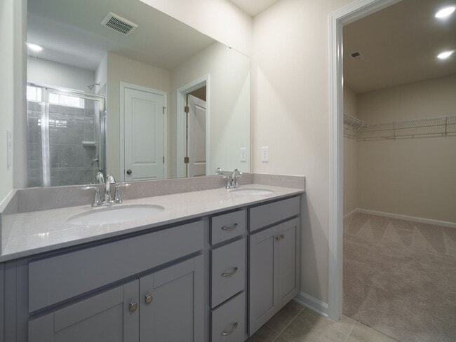 Building Photo - Brand New 5 Bedroom 3 full baths in Steele...