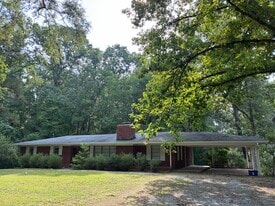 Building Photo - 3649 Pineview Cir