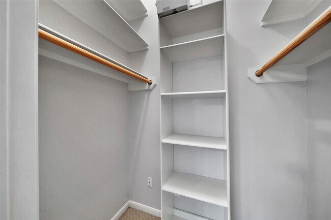 Building Photo - 16731 Creek Trail