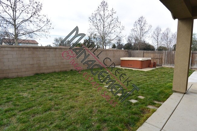 Building Photo - NW 3 Bedroom 2 Bath home - No Pets