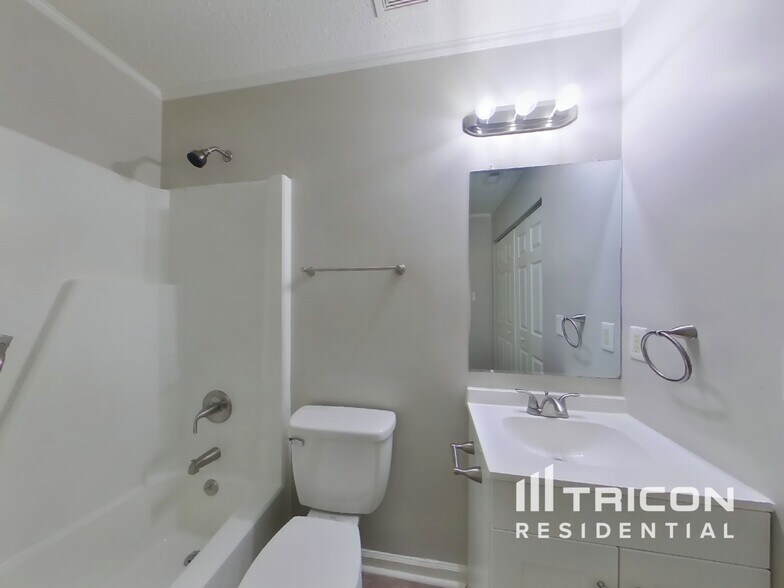 Building Photo - 6617 Flat Rock Dr