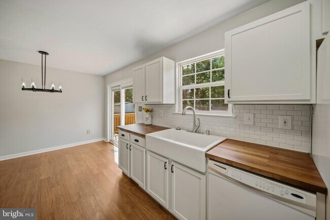 Building Photo - 5718 Lucas St