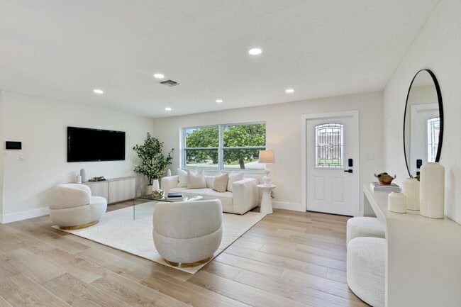 Building Photo - 930 Rutherford Ln